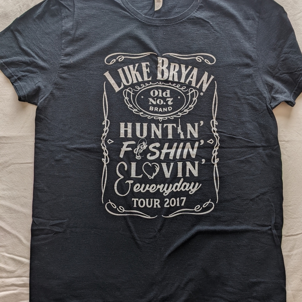 Luke Bryan "Huntin, Fishin, & Lovin Everyday" 2017 Tour Merch, Large T-Shirt